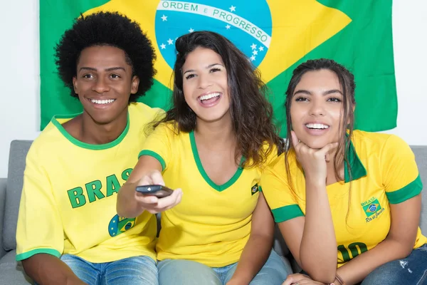 Fans Brasil Viendo Partido Del Equipo Brasileño Vivo Televisión Casa —  Fotos de Stock