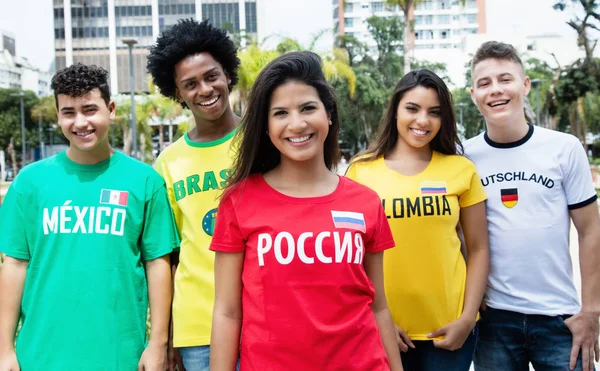 Vacker Flicka Från Ryssland Med Sportfans Från Andra Länder Väg — Stockfoto
