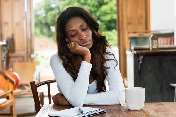 Femme Afro Américaine Fatiguée Avec Dépression Maison — Photo