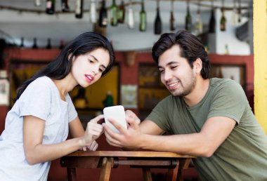 Genç turist iki restoran deftere nakil resim tatilden sonra
