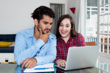 Çift bilgisayar masasında evde ile özel teklifler için online