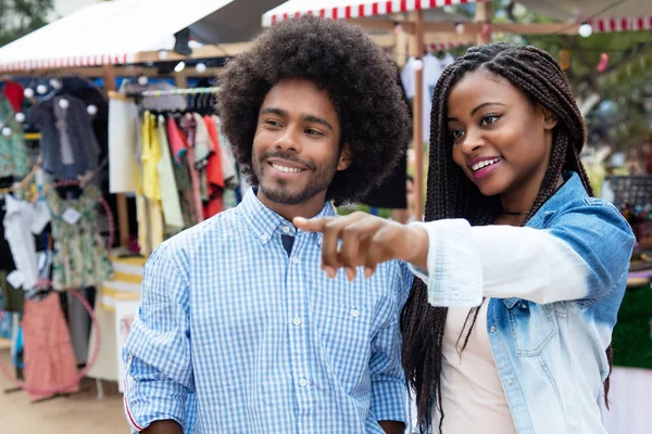 Afrikanisch Amerikanisches Paar Auf Dem Markt Sommer Der Stadt — Stockfoto