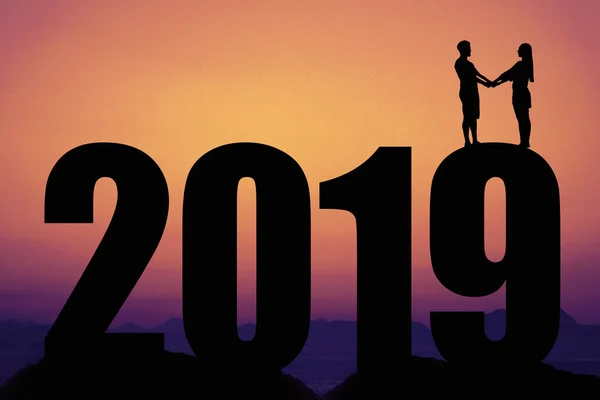 Atardecer Con Año Nuevo 2019 Silueta Con Pareja Enamorada Aire — Foto de Stock