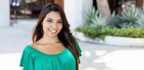 Laughing Latin American Woman Green Shirt Summer City — Stock Photo, Image