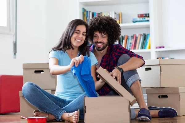 Attractive Hipster Couple Relocation New Home — Stock Photo, Image