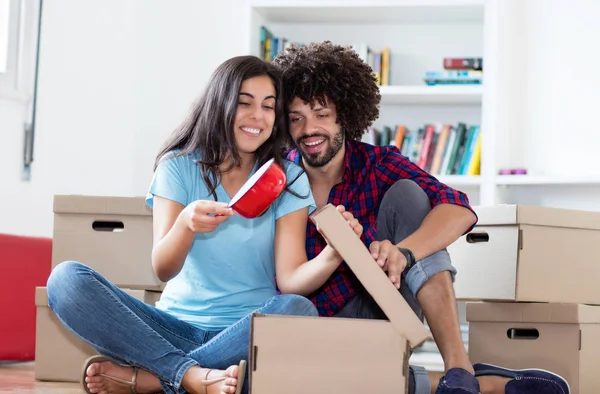 Beautiful Hipster Couple Unpacking Boxes New Home Removal — Stock Photo, Image