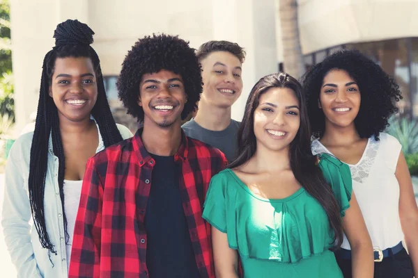 Grupo Adultos Jóvenes Latinoamericanos Africanos Hispanos Aire Libre Ciudad — Foto de Stock