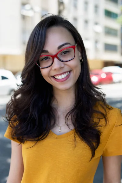 Retrato Hermosa Chica Nerd Con Gafas Aire Libre Ciudad —  Fotos de Stock