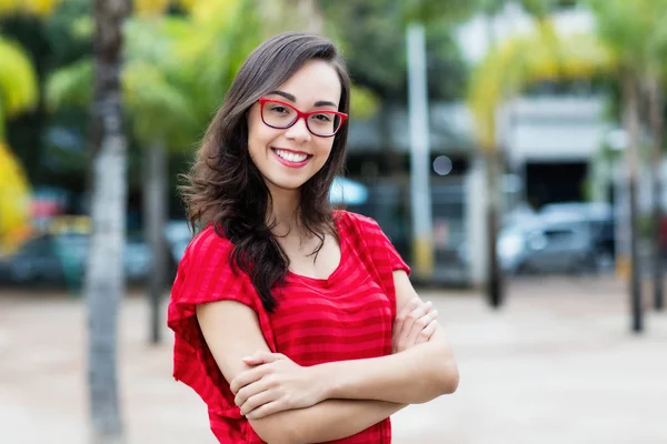 Prachtige Jonge Franse Vrouw Met Bril Buiten Zomer Stad — Stockfoto