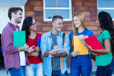 Kampüsteki öğrenci grubu