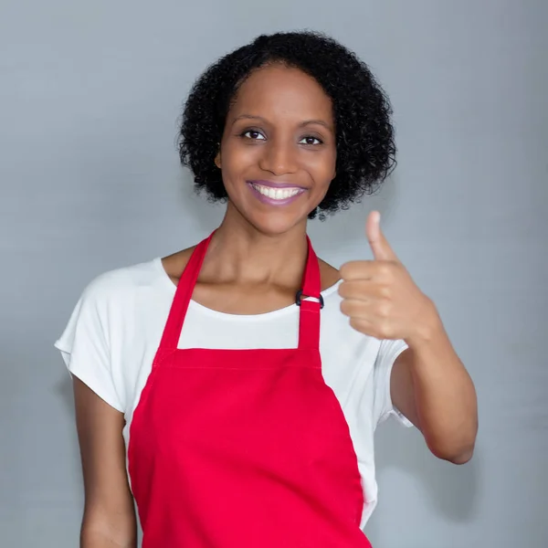 African american serveerster duim opdagen — Stockfoto