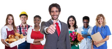 Latin ve Afrikalı bir grup ile mutlu Türk iş stajyer