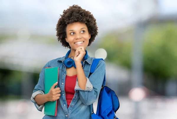 Hermosa Africana Americana Estudiante Universitaria Aire Libre Ciudad Verano —  Fotos de Stock