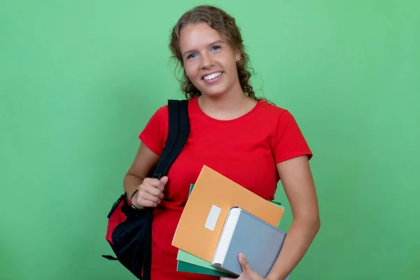 Krásná Německá Studentka Červenou Košilí Izolované Zeleném Pozadí — Stock fotografie