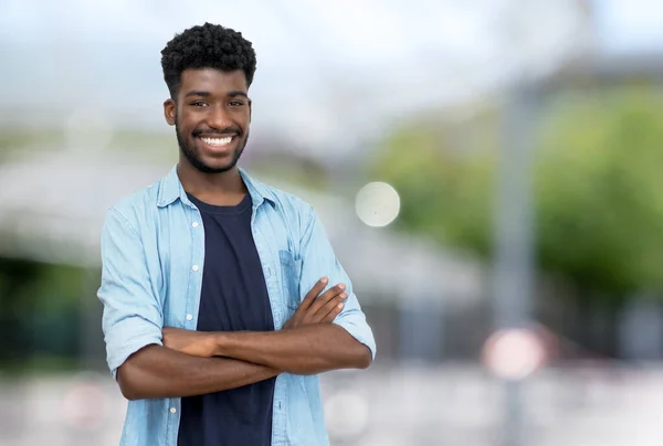 Schöner Junger Erwachsener Mann Aus Afrika Mit Bart Und Lässiger — Stockfoto
