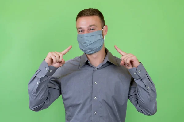 Αστείος Γερμανός Άνδρας Μοντέρνα Μάσκα Προσώπου Προστασία Από Μόλυνση Από — Φωτογραφία Αρχείου