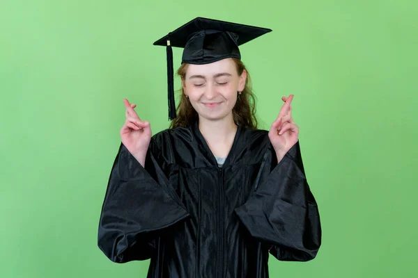 Lucky Francouzština Žena Postgraduální Student Akademickými Šaty Čepice Izolované Zeleném — Stock fotografie