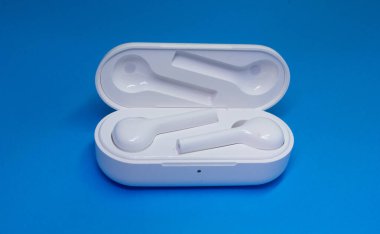 Kablosuz Bluetooth kulaklık ya da kulaklık. Hava podları kablosuz bluetooth kulaklıklar.