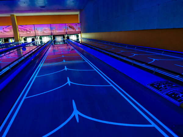 Bowling track in a bowling center