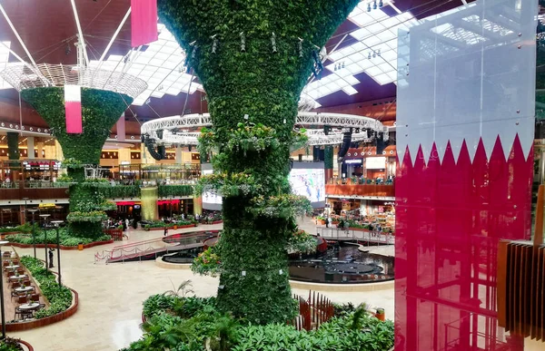 Hermoso centro comercial en Qatar. Centro comercial de Qatar, Al Rayyan —  Fotos de Stock