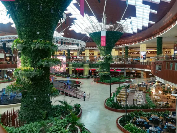 Hermoso centro comercial en Qatar. Centro comercial de Qatar, Al Rayyan —  Fotos de Stock