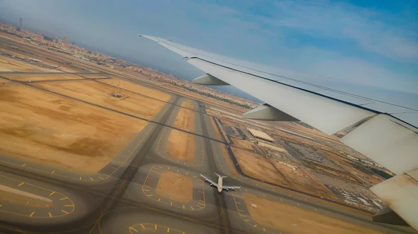 Riyadh/Saudi Arabia - March 01 Planes preparing for take off at Riyadh King Khalid Airport on March 01, 2018 in Riyadh, Saudi Arabia. Riyadh airport is home port for Saudi Arabian Airlines. — Stock Photo, Image