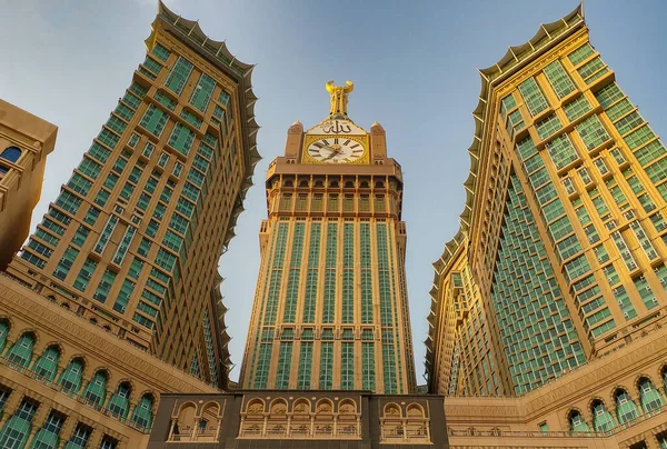 A porta da Kaaba chamado Multazam em Grant mesquita santa Al-Haram em Meca Arábia Saudita. Peregrinos Muçulmanos na Kaaba na Grande Mesquita de Meca — Fotografia de Stock