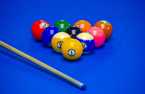 Фон изображения бильярдных шаров в синем бильярдном столе, бильярд игры
