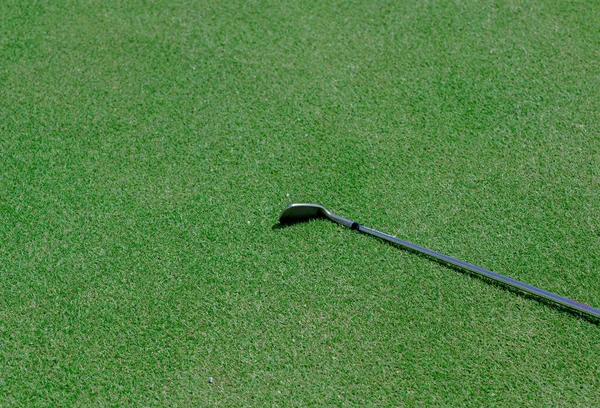 Top Kilátás Vas Golf Klub Zöld Füvön — Stock Fotó