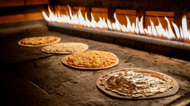 Lübnan yemeği Manakish ve fırında pişmiş pizza.