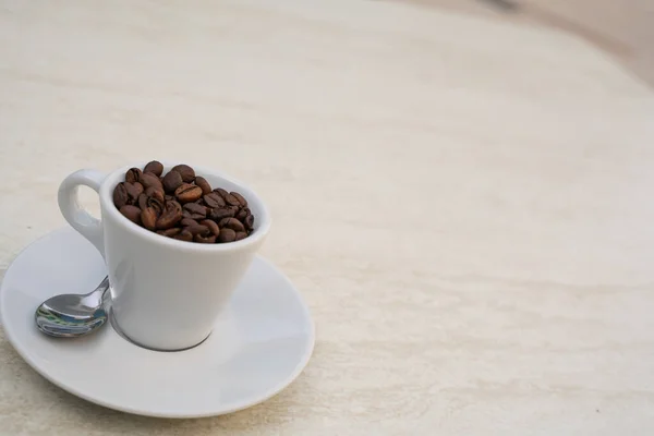 Taza Café Frijoles Sobre Fondo Blanco Vista Superior Con Espacio — Foto de Stock