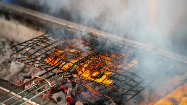 Hühnergrill Mit Holzkohle Arabisches Essen Und Grillhühnchen Bbq Essen — Stockfoto