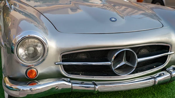 Doha Katar Marca 2019 1962 Mercedes Benz 190 Klasyczny Luksusowy — Zdjęcie stockowe
