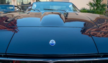 Doha, Katar - 3 Mart 2020: 1970 Maserati ghibli darbesi klasik araba modeli