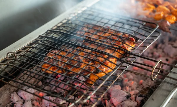 炭火焼バーベキューアラブ料理とバーベキューチキン Bbq食品 — ストック写真