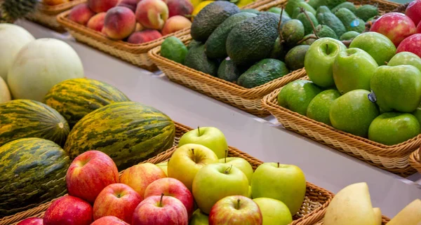 Fond Mélange Fruits Frais Assortis Dans Magasin Vendre — Photo