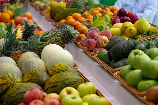 Achtergrond Mix Van Gesorteerd Vers Fruit Een Winkel Koop — Stockfoto