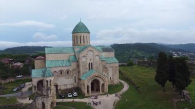 Dormition Katedrali ya da Kutaisi Katedrali