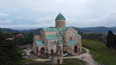 Dormition Katedrali ya da Kutaisi Katedrali