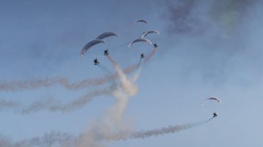 doha, qatar-Haziran 05.2025: Katar 'ın Doha kentinde hava gösterisi. Katar 2025 bayramı boyunca .