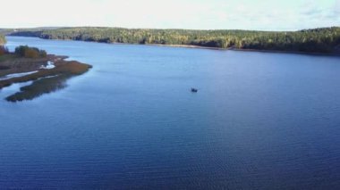 Aland Adaları, Mavi deniz, balık şişme tekne, İskandinav manzara