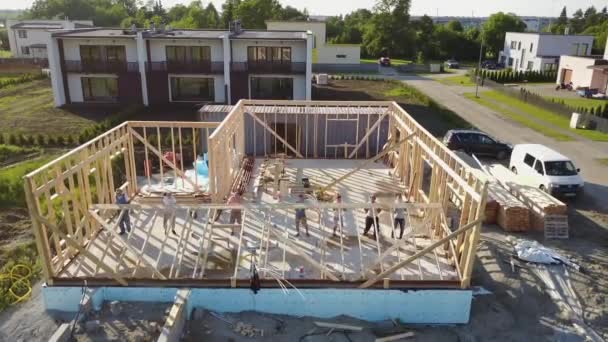 建筑木框架房屋的鸟瞰图 — 图库视频影像