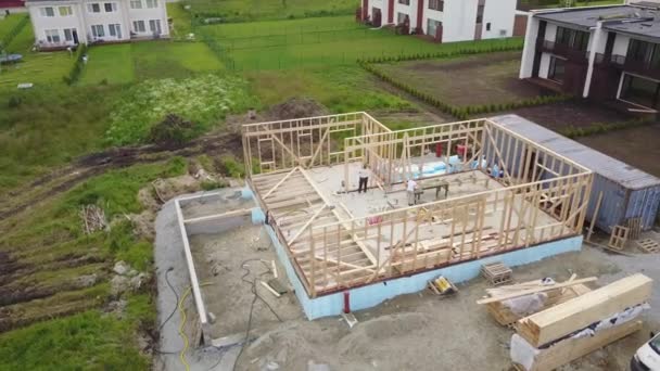 VISTA AERIAL DE CONSTRUÇÃO DA CASA-QUADRO DE TIMBER — Vídeo de Stock