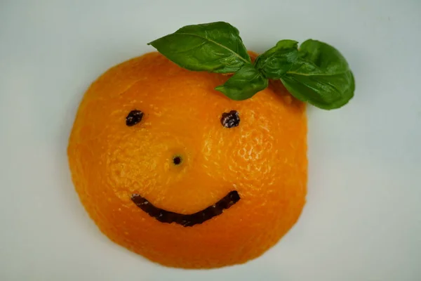Lächeln Emotionen, Orangenfrucht Lächeln. gute Orange. Spaß orange — Stockfoto