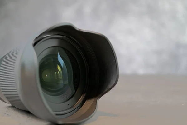 Dslr camera lense, close-up view on table with smooth background — Stock Photo, Image