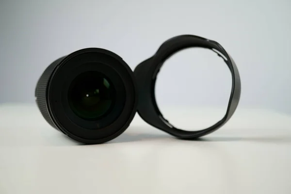 Dslr camera lense, close-up view on table with smooth background — Stock Photo, Image