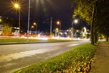 Tallinn, Estonya 'da uzun süre açık şehir trafiği.