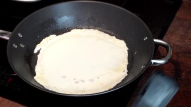 4. bölümde ev yapımı krep.