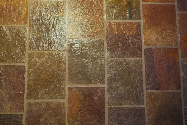 Fotografía de azulejo húmedo de granito naranja, fondo de textura de primer plano — Foto de Stock