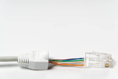 İnternet kablosu kataloğu. İnternet kablosuna RJ45 terminali kurulumu. Evde ya da ofisteki kedi 5 'te yüksek hızlı internet. Tüm dünyayla güvenilir bir bağlantı.